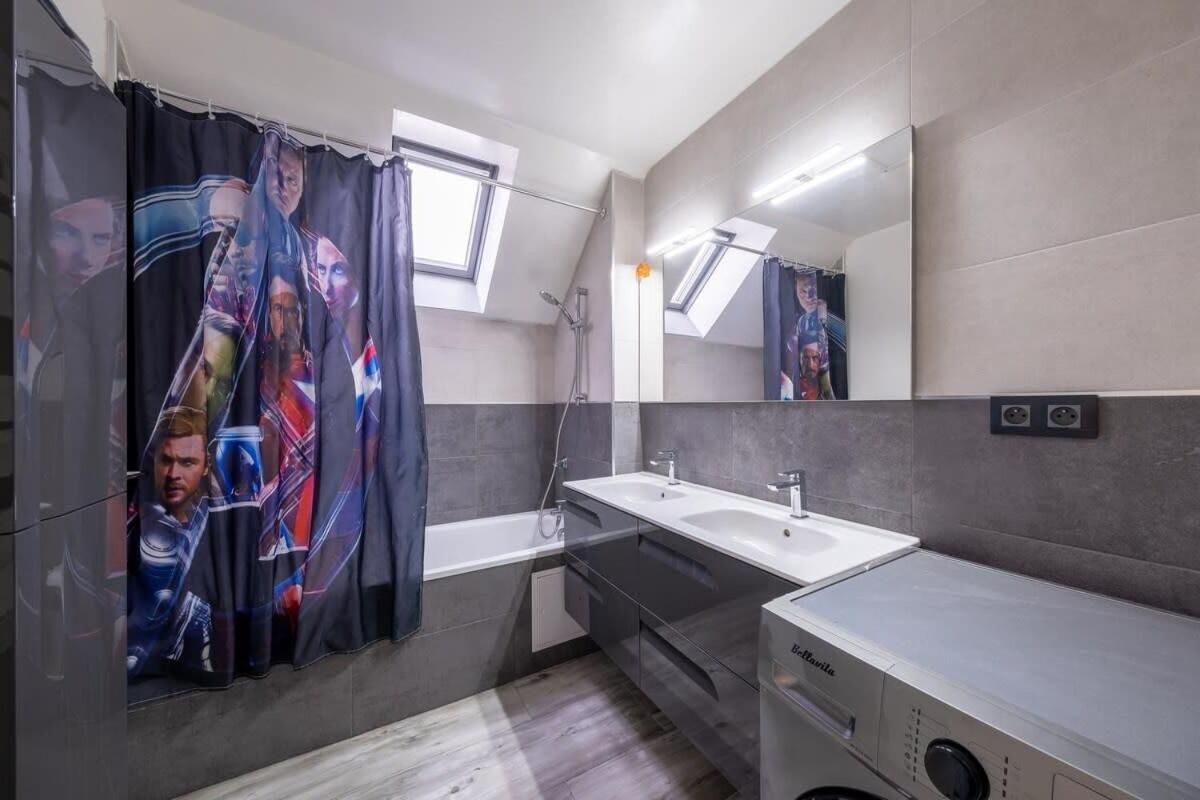 Disney Avengers Home Magny-le-Hongre Exteriör bild