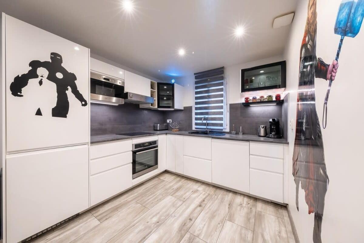 Disney Avengers Home Magny-le-Hongre Exteriör bild